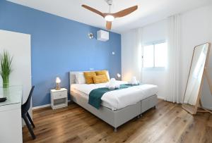 Φωτογραφία από το άλμπουμ του Yalarent C Kinneret Amazing Apartments σε Migdal