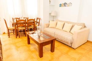 Posedenie v ubytovaní Casa El Lance | +Patio y Paseo Marítimo