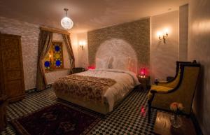 Postel nebo postele na pokoji v ubytování Riad Amor - Suite & Spa
