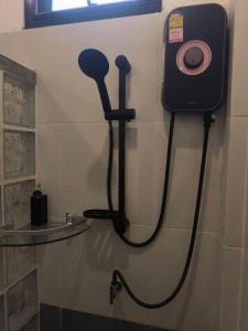 Bilik mandi di Finlay Cottage Aonang +28 gambar