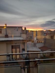 Východ nebo západ slunce při pohledu z apartmánu nebo okolí + 29 fotografií