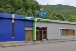 Nespecifikovaný výhled na hory nebo výhled na hory při pohledu z hotelu