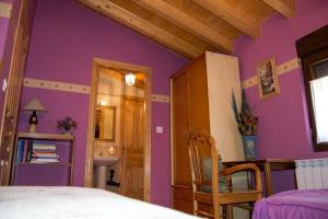 A bed or beds in a room at Casa Rural Duquesa De La Conquista de Ávila
