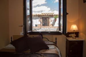 A bed or beds in a room at Casa Rural Duquesa De La Conquista de Ávila