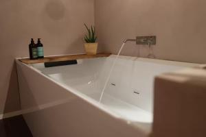 Koupelna v ubytování Venice Luxury Suite - Private Jacuzzi and Design