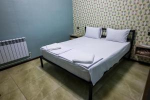 Postel nebo postele na pokoji v ubytování Senat Hotel