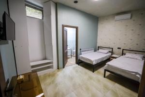 Postel nebo postele na pokoji v ubytování Senat Hotel