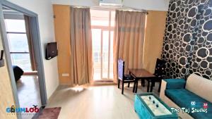 Afbeelding uit fotogalerij van Swimming Pool with Full Equipped Studio Apartment in Noida