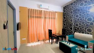 Afbeelding uit fotogalerij van Swimming Pool with Full Equipped Studio Apartment in Noida +24 foto's