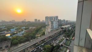 Afbeelding uit fotogalerij van Swimming Pool with Full Equipped Studio Apartment in Noida