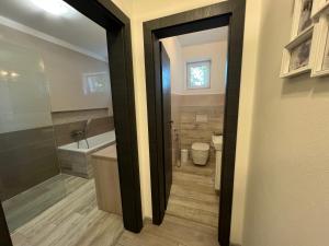 Koupelna v ubytování Apartmán LUNA Trenčín + 6 fotografií
