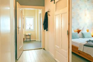 Postel nebo postele na pokoji v ubytování Ferienwohnung Gustav Kaiser Apartment - 60qm Design Fewo Zittauer Gebirge - Unterkunft in historischer Altstadt im Dreiländereck