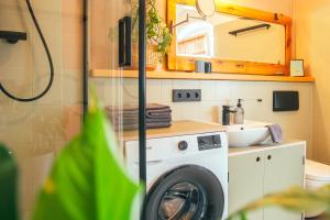 Fotografie z fotogalerie ubytování Ferienwohnung Gustav Kaiser Apartment - 60qm Design Fewo Zittauer Gebirge - Unterkunft in historischer Altstadt im Dreiländereck v destinaci Zittau + 25 fotografií