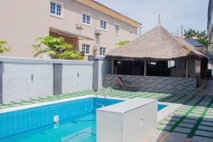 Bazén v ubytování Correct Residence and Resort nebo v jeho okolí