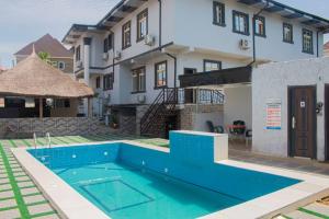Bazén v ubytování Correct Residence and Resort nebo v jeho okolí