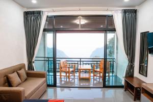 a living room with a couch and a table and chairs at ที่พัก in Ban Ko Doi Tung
