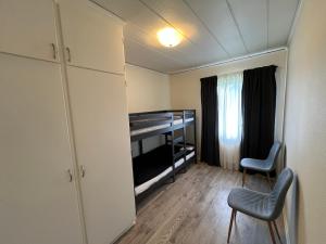 a small room with a desk and two chairs at Villa Lugnvik in Lugnvik