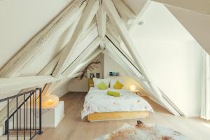 a bedroom with a bed in a tent at Feriendomizil "Zum Grauen Wolf" - Exklusive Ferienwohnungen im Herzen der Insel Lindau in Lindau