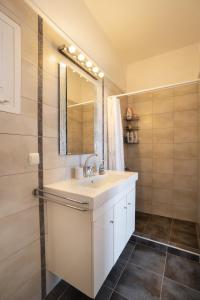 Et badeværelse på Iro s House + 33 billeder