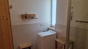 a bathroom with a washer and dryer in a room at Ferienwohnung Seeblick in Altefähr +19 photos