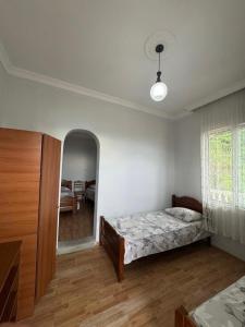 Letto o letti in una camera di Temo's guest house in Kvariati