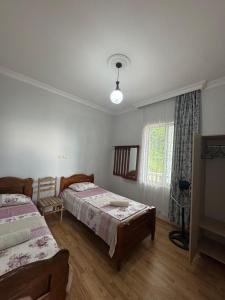 Letto o letti in una camera di Temo's guest house in Kvariati