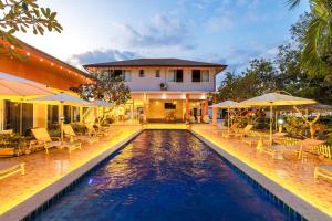 Πισίνα στο ή κοντά στο Tongtong Garden Holiday Hotel普吉岛通通花园酒店