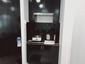 Bilik mandi di Avana Hills Boracay Prime Mabuhay Suite 301