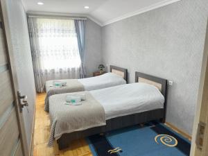 Ένα ή περισσότερα κρεβάτια σε δωμάτιο στο Chkalovka Guest House With Sevan View