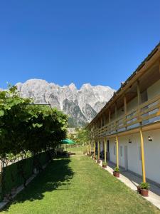 Pogled na planinu ili pogled na planinu iz pansiona