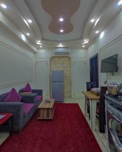 een woonkamer met een bank en een tafel bij SARAYA AWAD HEGAZI STREET- families only in Alexandrië