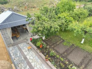 Κήπος έξω από το Chkalovka Guest House With Sevan View