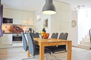 Η κουζίνα ή μικρή κουζίνα στο Ferienhaus am Plauer See für Familien mit Hund