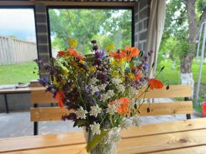 Κήπος έξω από το Chkalovka Guest House With Sevan View