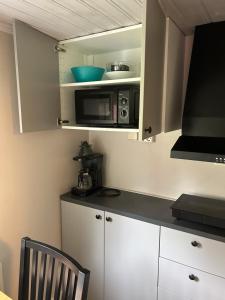 Dapur atau dapur kecil di Gävle hel Lägenhet Stuga i 2 plan 28 m2 Centrum 3 Furuvik 9