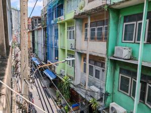 an overhead view of an apartment building at Charoen Nakhon 48 House in Godown