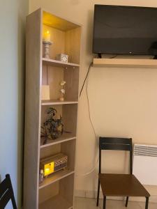 Televízia a/alebo spoločenská miestnosť v ubytovaní ZISIS APARTMENTS No3