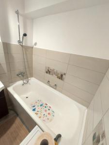 Koupelna v ubytování La Tine Acasă Rezidence + 43 fotografií