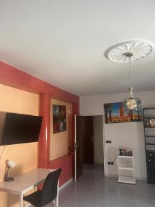 Televisyen dan/atau pusat hiburan di chambre 5 minutes gare tgv