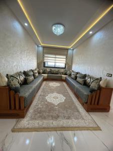Χώρος καθιστικού στο Apparemment propre pour location pour les familles