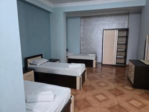 Postel nebo postele na pokoji v ubytování Kazbegi Hotel Batumi