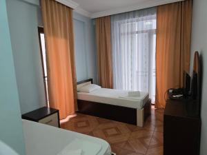 Postel nebo postele na pokoji v ubytování Kazbegi Hotel Batumi
