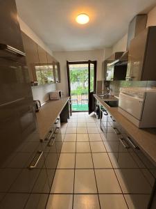 a large kitchen with a large tile floor at Apartment am Hbf Mönchengladbach MG05 in Mönchengladbach