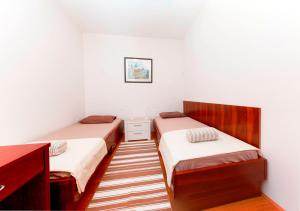 A bed or beds in a room at Apartman Lavanda