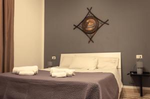 a bedroom with a bed with two towels on it at BONORUM in Palermo
