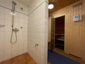 Koupelna v ubytování Landhaus Süderhof App 15 in Keitum mit Pool und Sauna