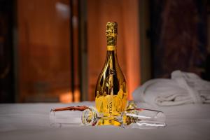 Напитки в Oasis Wellness Suites by Madison Luxury Apartments