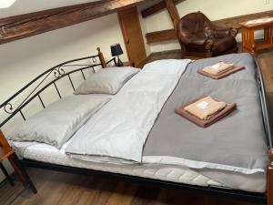 Postel nebo postele na pokoji v ubytování ART hotel MAXIM