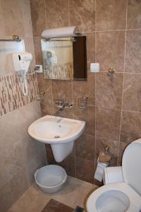 Ένα μπάνιο στο Guest House Sv Nikola +56 φωτογραφίες