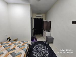 Postel nebo postele na pokoji v ubytování Homestay ZAF sitiawan